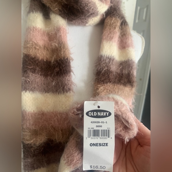 NWT Old Navy scarf. - Picture 2 of 2